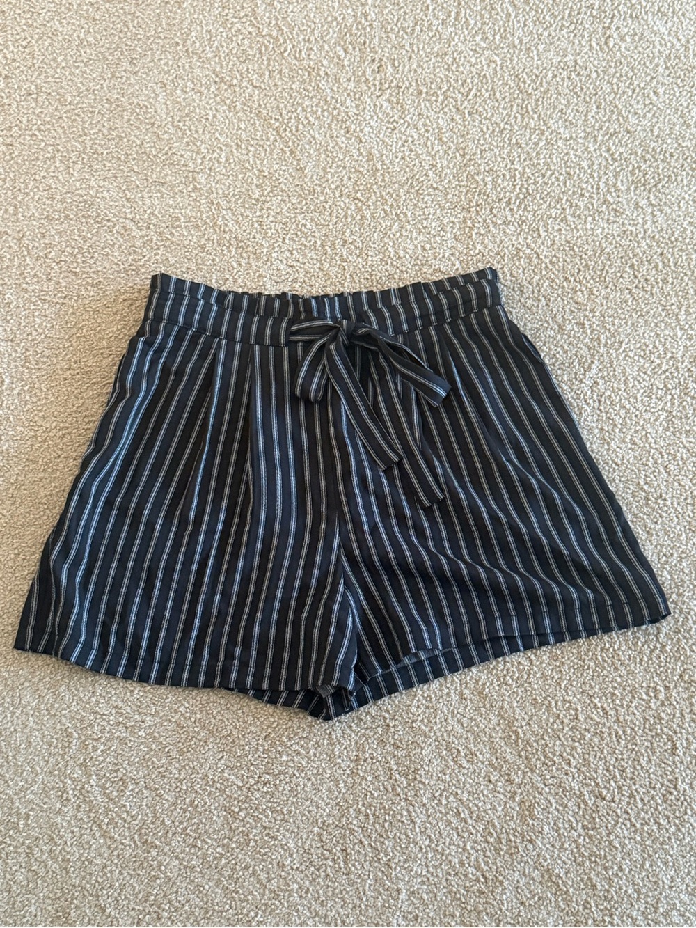 DR2 Black White Striped Paperbag Waist Tie Shorts Women’s Size Medium